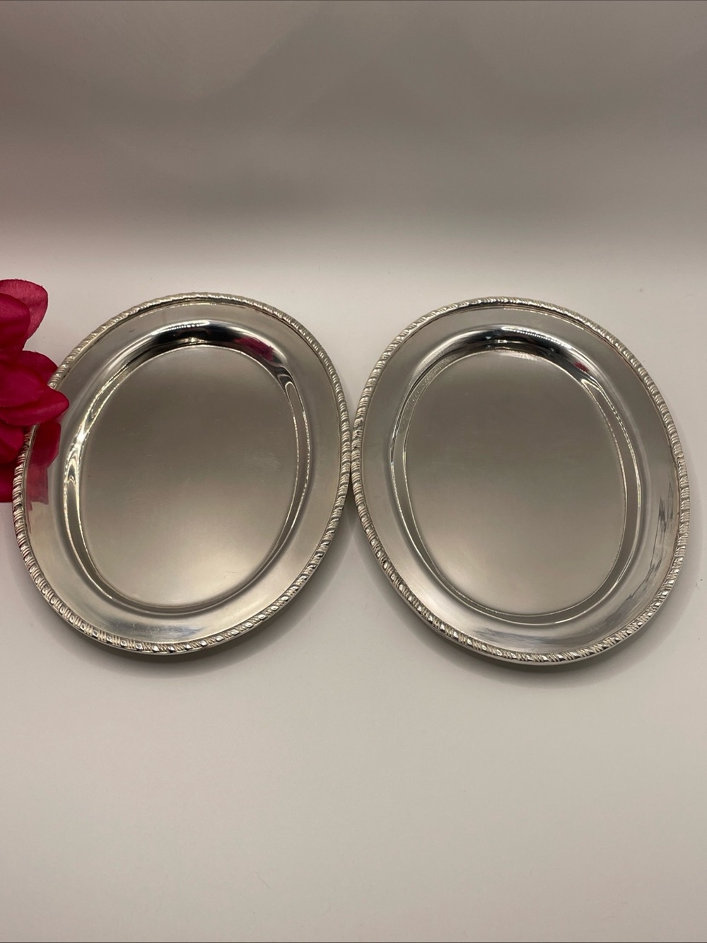 Alda’s Forever English Inspired Set of 2 Small Oval Silver Plated Trays